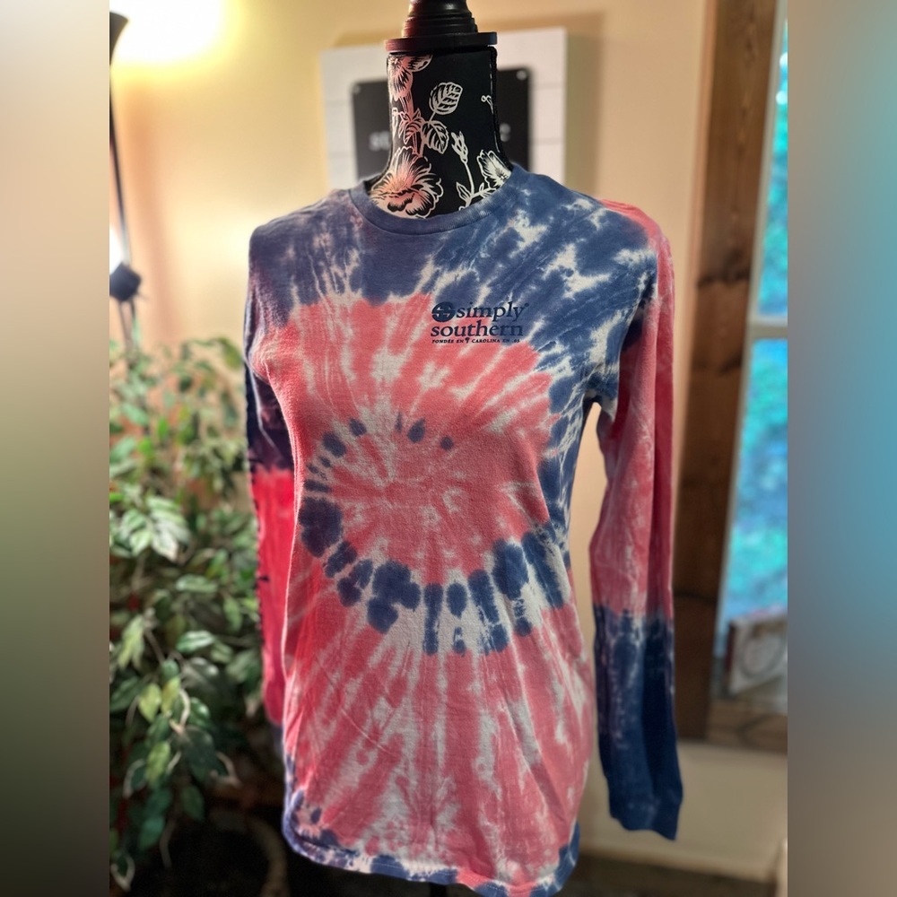 Simply Southern. Tie dyed long sleeve T. Size S.